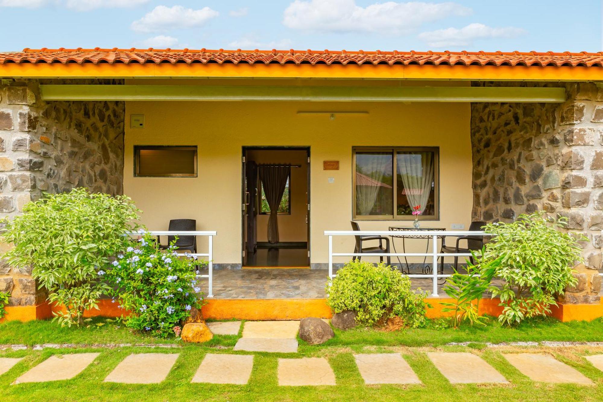 Casa Amora Лонавала Екстериор снимка