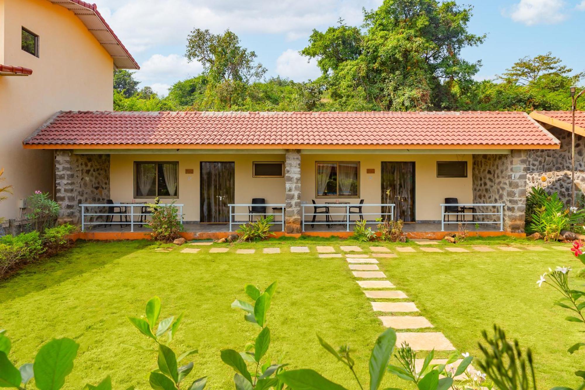 Casa Amora Лонавала Екстериор снимка